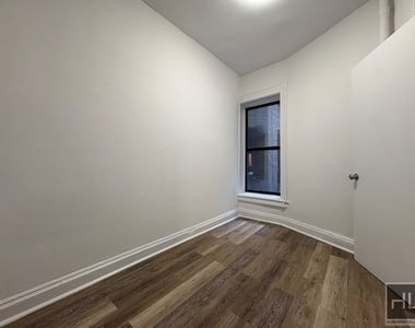 York Avenue - Photo Thumbnail 3