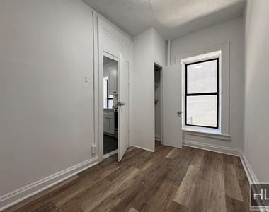 York Avenue - Photo Thumbnail 2