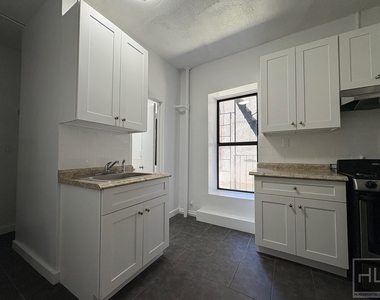 York Avenue - Photo Thumbnail 4