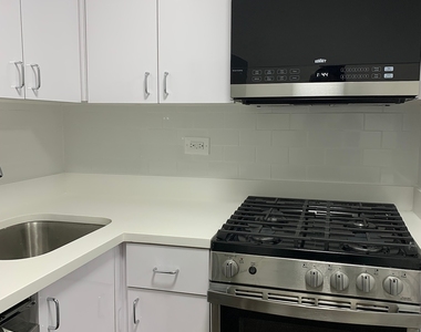 E 16 St - Photo Thumbnail 3