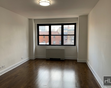E 16 St - Photo Thumbnail 1