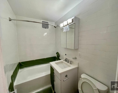 E 81st St - Photo Thumbnail 2