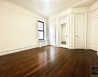 West 72 Street - Photo Thumbnail 3