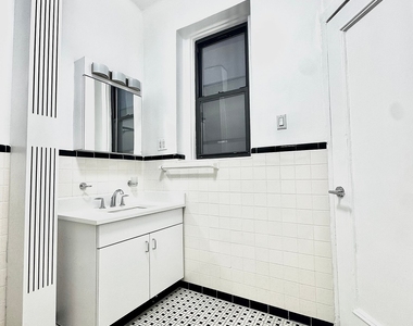 West 72 Street - Photo Thumbnail 5