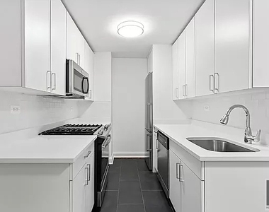 East 89th Street - Photo Thumbnail 3