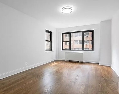 East 89th Street - Photo Thumbnail 2