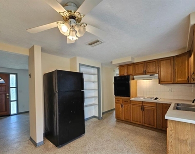 4122 Kibler Lane - Photo Thumbnail 4