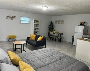 5324 Lime Avenue - Photo Thumbnail 6