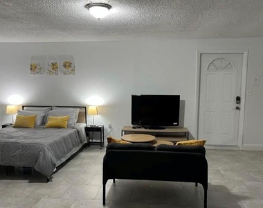 5324 Lime Avenue - Photo Thumbnail 4