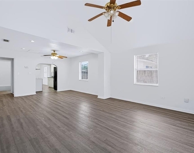 7606 Alvina Street - Photo Thumbnail 2
