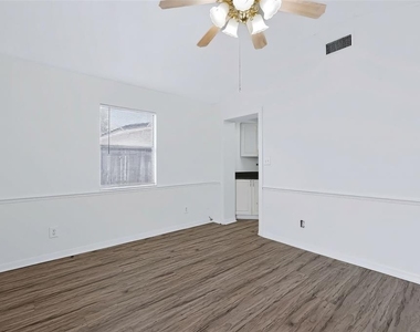 7606 Alvina Street - Photo Thumbnail 12