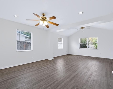 7606 Alvina Street - Photo Thumbnail 5
