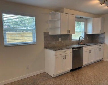 2822 W Leila Avenue - Photo Thumbnail 4