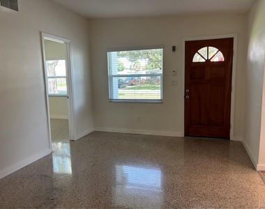 2822 W Leila Avenue - Photo Thumbnail 2