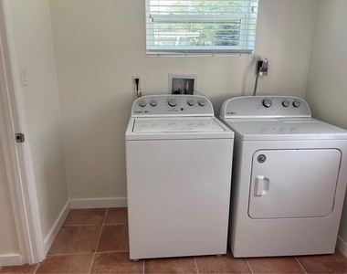 2822 W Leila Avenue - Photo Thumbnail 14