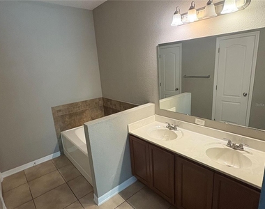 2820 Moonstone Bend - Photo Thumbnail 12