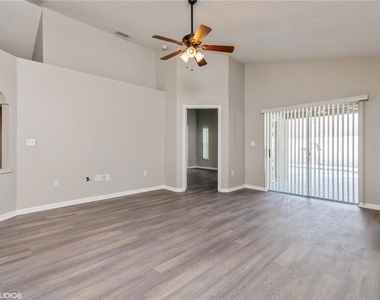317 Majesty Drive - Photo Thumbnail 6