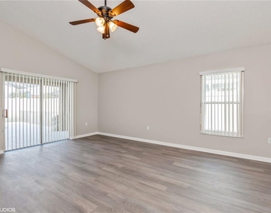 317 Majesty Drive - Photo Thumbnail 8
