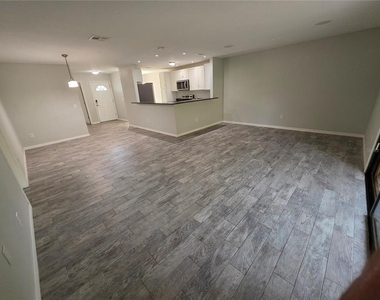 700 W Cranes Circle - Photo Thumbnail 2