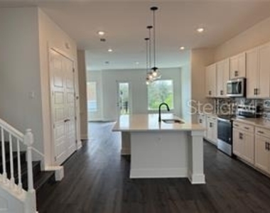 421 Mike Roberto Way - Photo Thumbnail 8