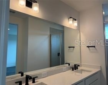 421 Mike Roberto Way - Photo Thumbnail 28