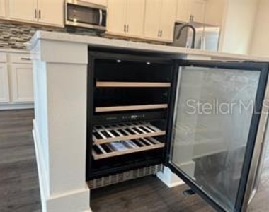 421 Mike Roberto Way - Photo Thumbnail 2