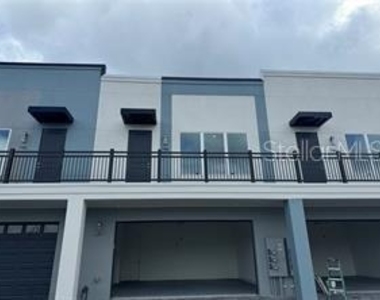 421 Mike Roberto Way - Photo Thumbnail 5