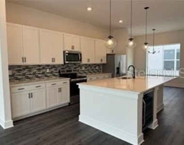 421 Mike Roberto Way - Photo Thumbnail 18