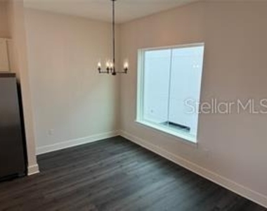 421 Mike Roberto Way - Photo Thumbnail 15