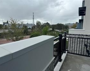 421 Mike Roberto Way - Photo Thumbnail 11