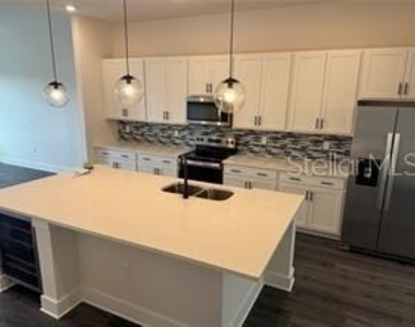 421 Mike Roberto Way - Photo Thumbnail 9