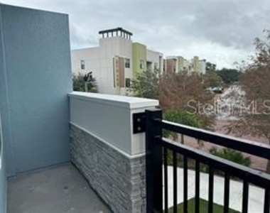 421 Mike Roberto Way - Photo Thumbnail 16