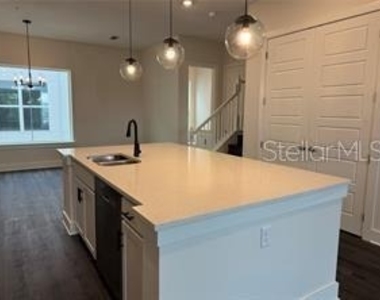 421 Mike Roberto Way - Photo Thumbnail 20
