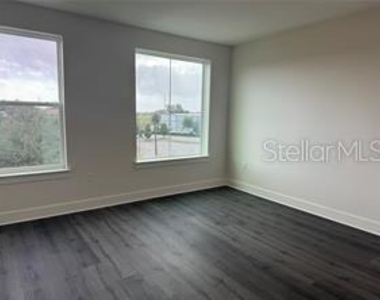 421 Mike Roberto Way - Photo Thumbnail 24
