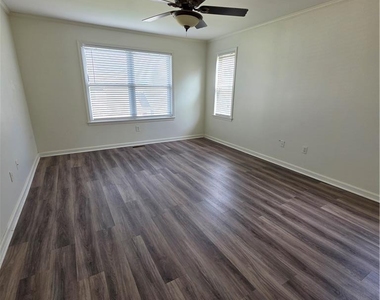325 Oxford Place - Photo Thumbnail 11