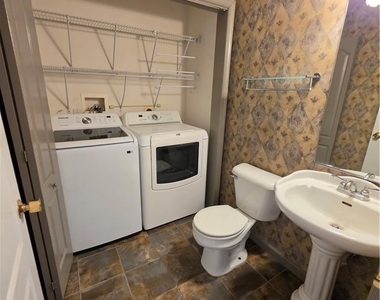 325 Oxford Place - Photo Thumbnail 6