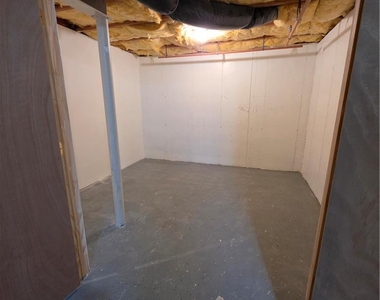 325 Oxford Place - Photo Thumbnail 15