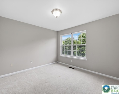 5607 Spring Ridge Drive - Photo Thumbnail 10