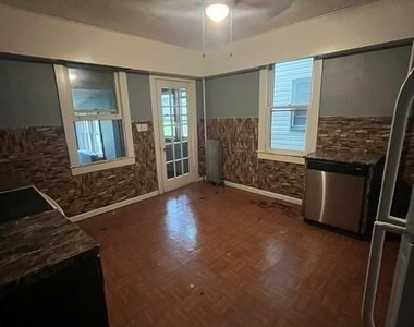 334 E Ludlow Street - Photo Thumbnail 5