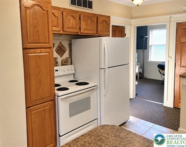 1213 Stanley Street - Photo Thumbnail 3