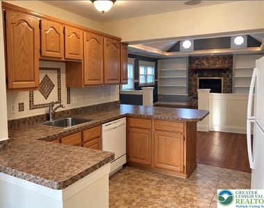 1213 Stanley Street - Photo Thumbnail 5