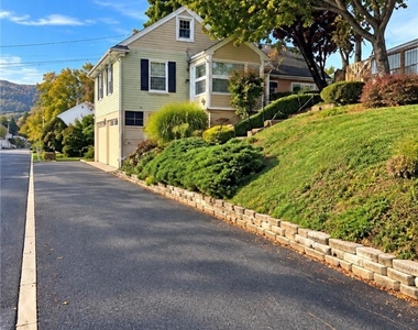 1213 Stanley Street - Photo Thumbnail 10
