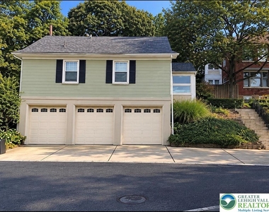 1213 Stanley Street - Photo Thumbnail 11