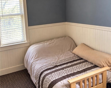 1213 Stanley Street - Photo Thumbnail 6