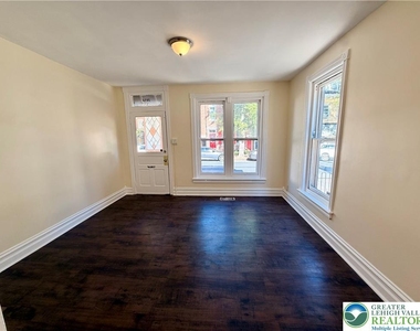 1034 Turner Street - Photo Thumbnail 5