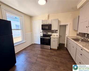 1034 Turner Street - Photo Thumbnail 8