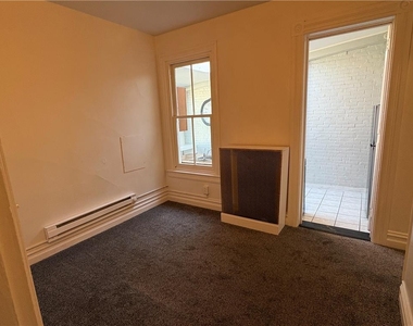 1137 Linden Street - Photo Thumbnail 4