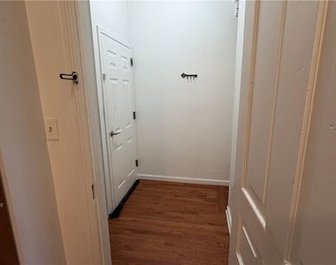 1137 Linden Street - Photo Thumbnail 8