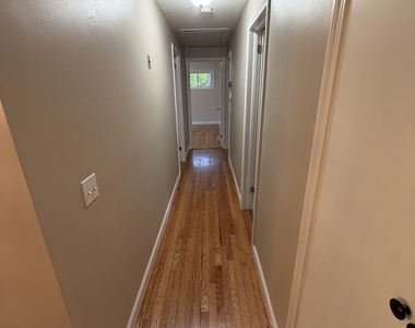 60 Mohegan Trail - Photo Thumbnail 11