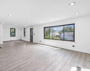 5167 Main Street - Photo Thumbnail 6